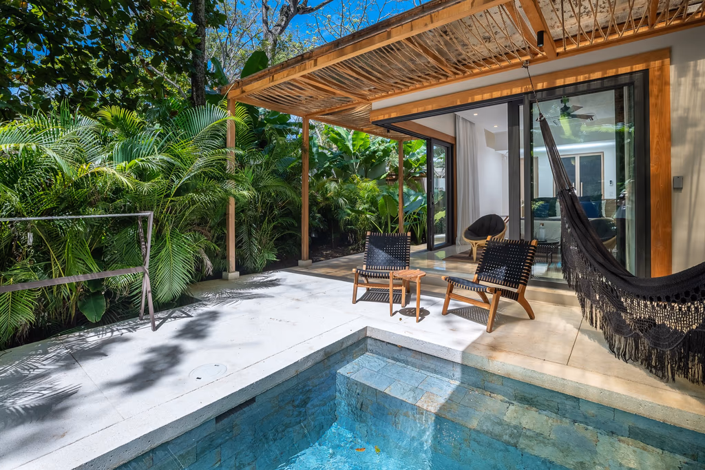 Ninta Beachfront Bungalow — photo 12