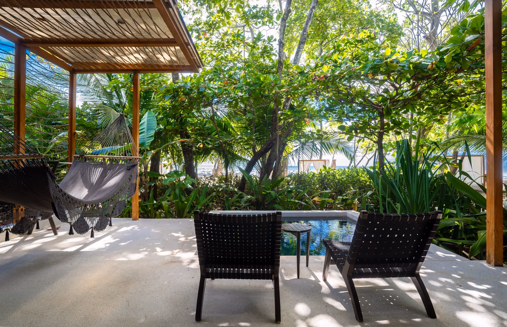 Ninta Beachfront Bungalow — photo 2