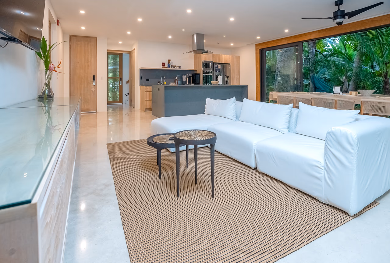 Beachfront Villa private plunge pool overlooking Santa Teresa beach, Nantipa